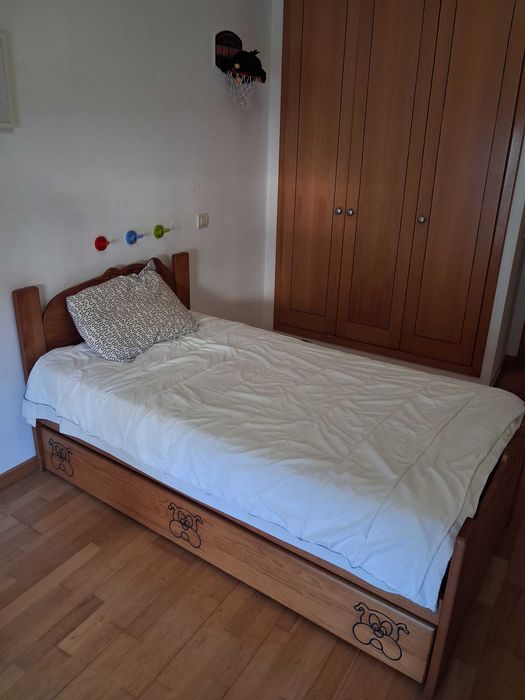 Cama Dupla adolescentes, Madeira massiça em muito boas condições. Dimensões Comp. 1,95mt/Lag. 1,07mt
