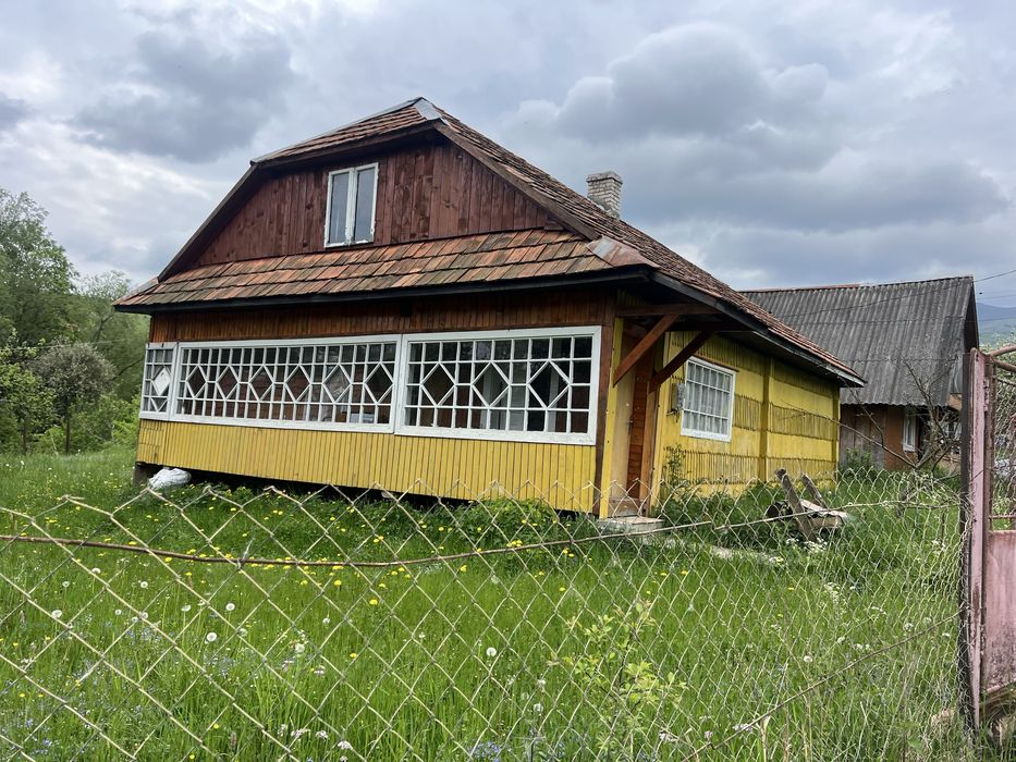 Продаж будинку  біля лісу та річки