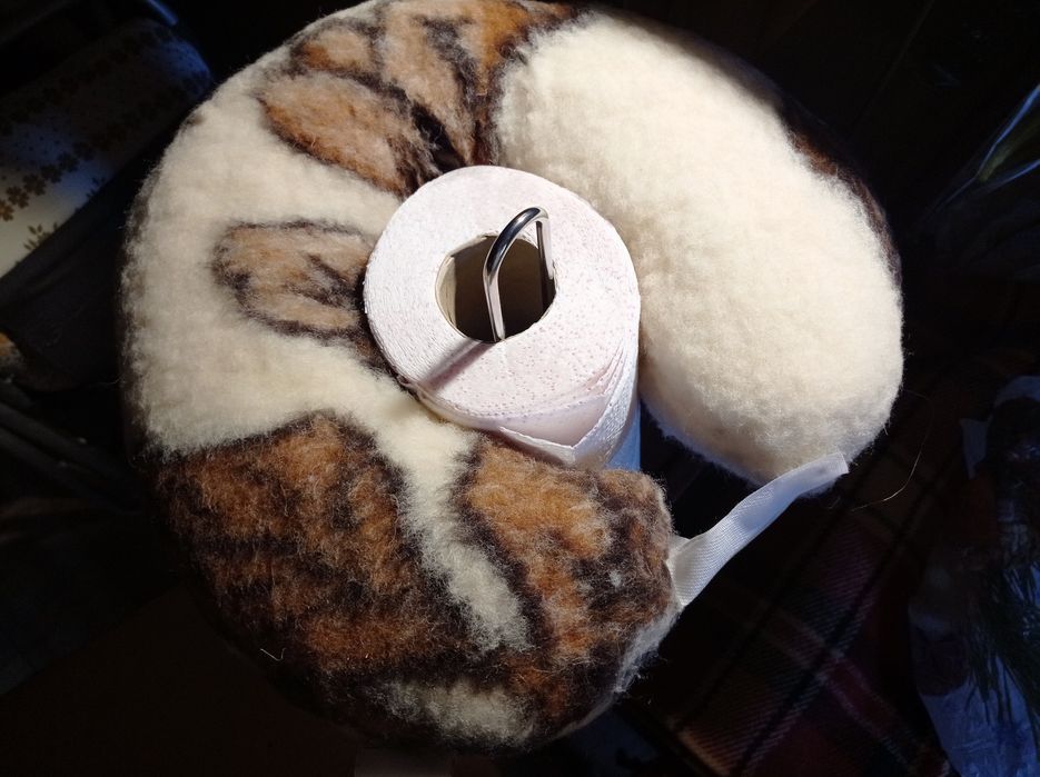 Подушка для шиї з вовни