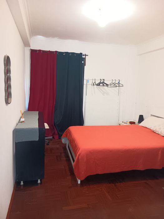 Quarto na Moita solteiro ou casal.