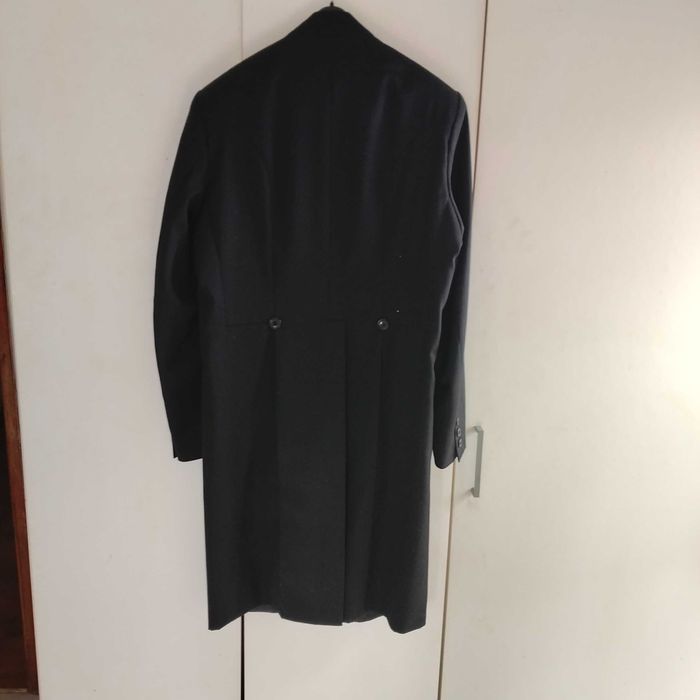 Traje académico, casaco, calças, gravata, colete e sapatos por estrear