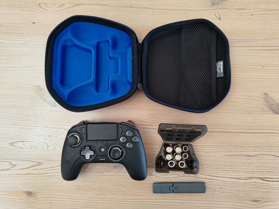 Pad Premium Nacon Revolution Unlimited Pro [PC/PS4]