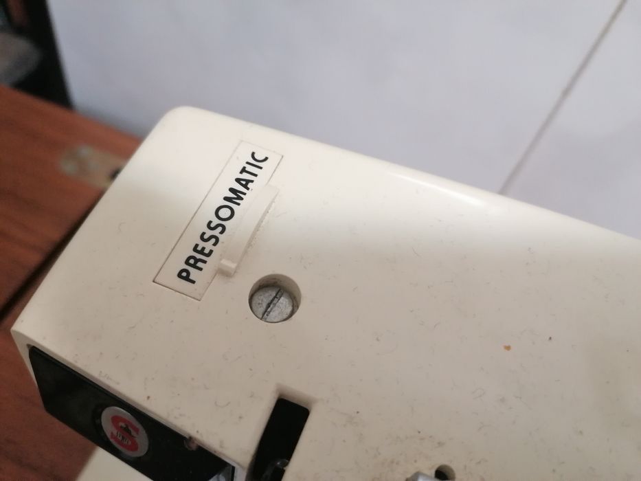 Máquina de costura elétrica automática Singer SAMBA 8