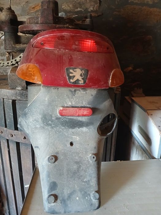 Peugeot eliseu  vermelha