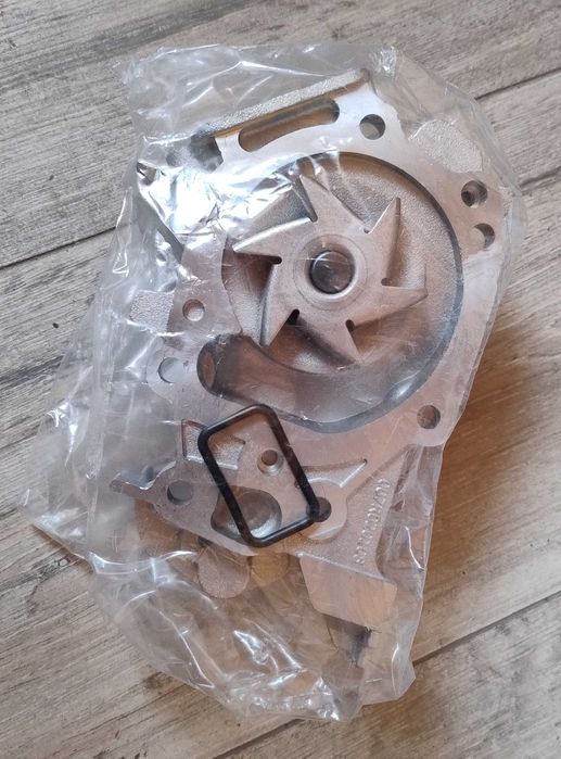 Водяна помпа (насос) охолодження Dolz R228