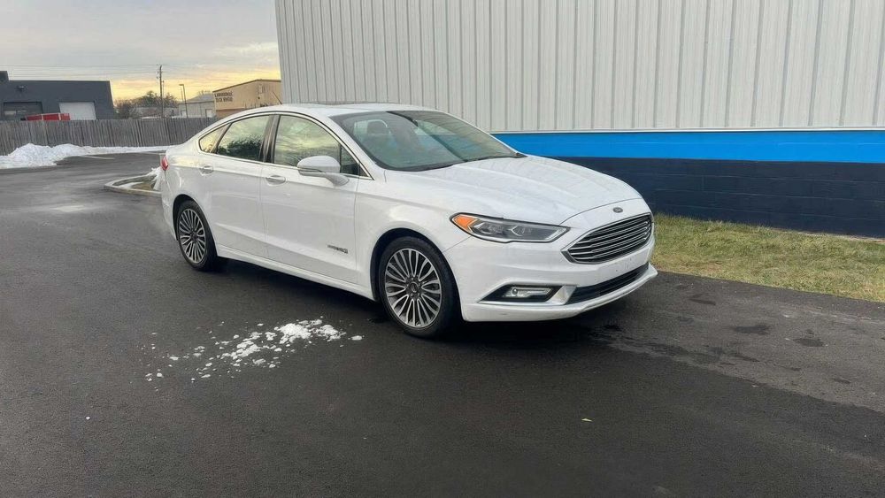 Ford Fusion Hybrid Titanium      2017