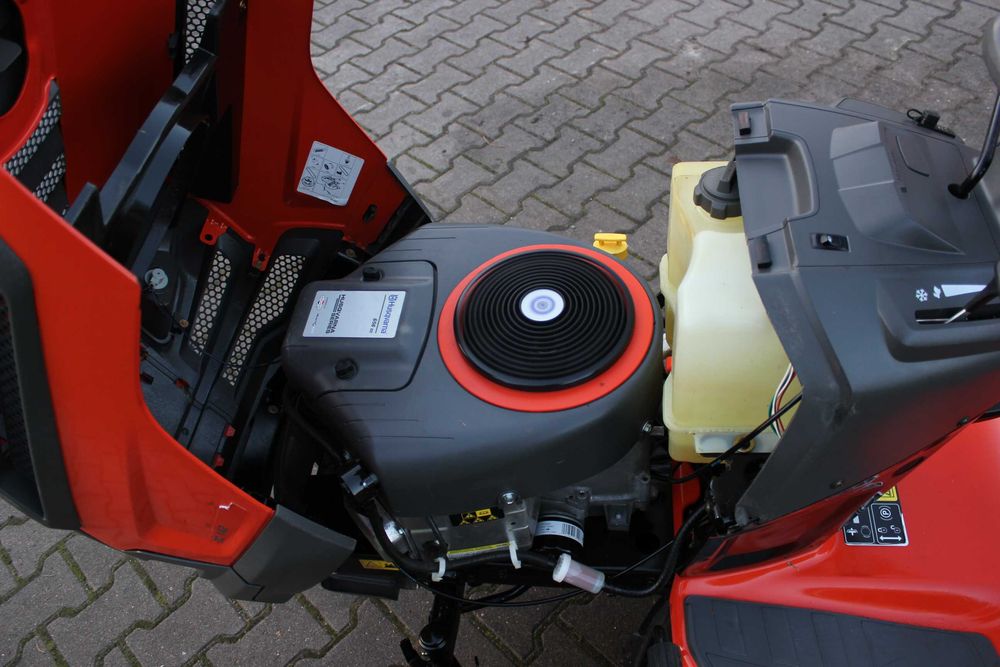 Husqvarna Tc 142  V2 TRAKTOREK Kosiarka Brigss & Stratton