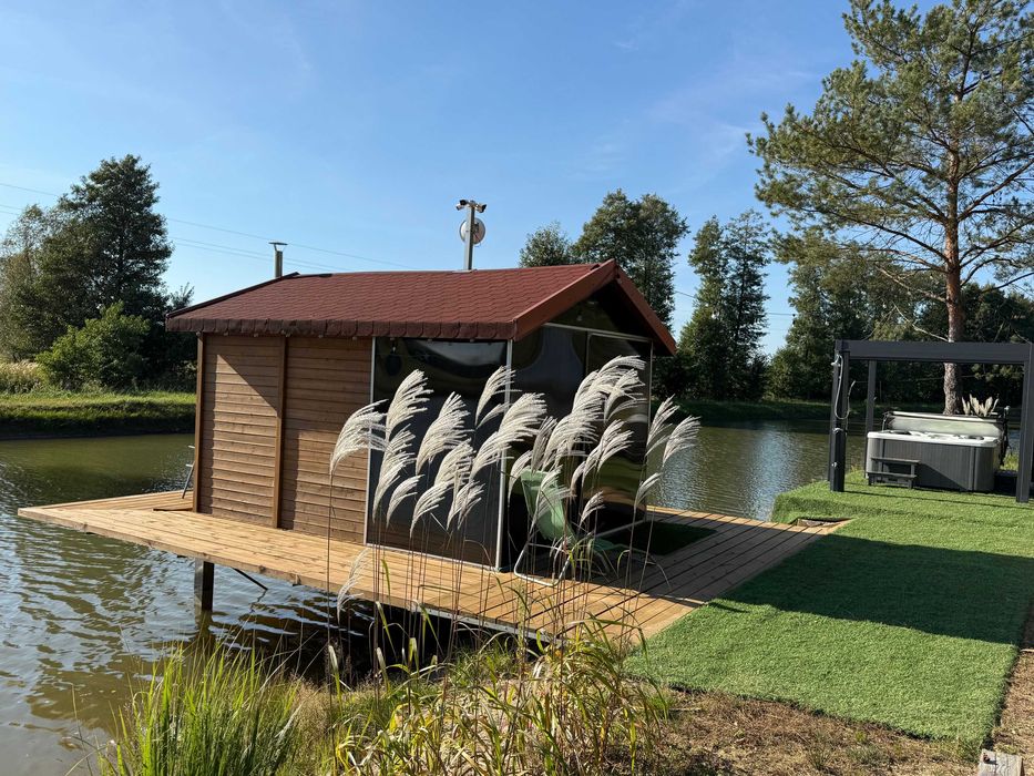 sauna  jacuzzi nad stawem