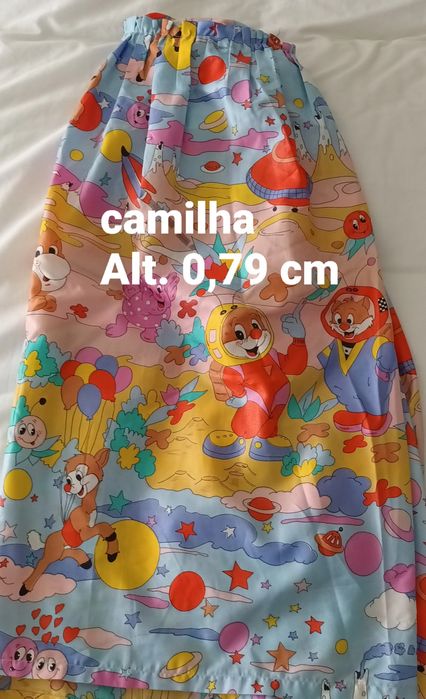 Cortinado bege com flores