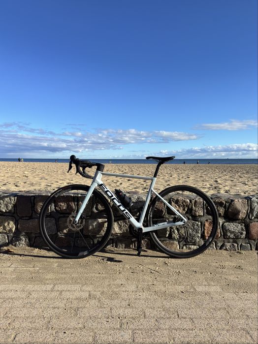 Focus Izalco max Carbon zintegrowany kokpit