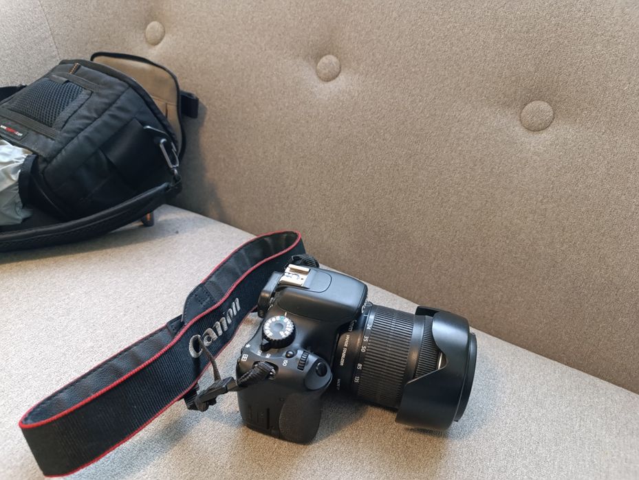 Зеркальный фотоаппарат Canon EOS 550D