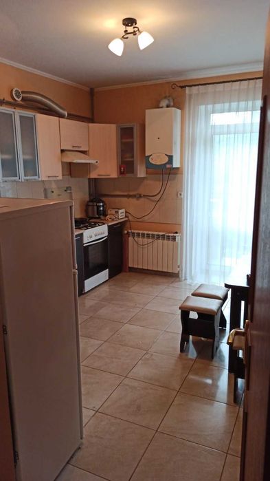 Шукаємо дівчину (студентку) на підселення в 2-х кімн.квартиру (центр)