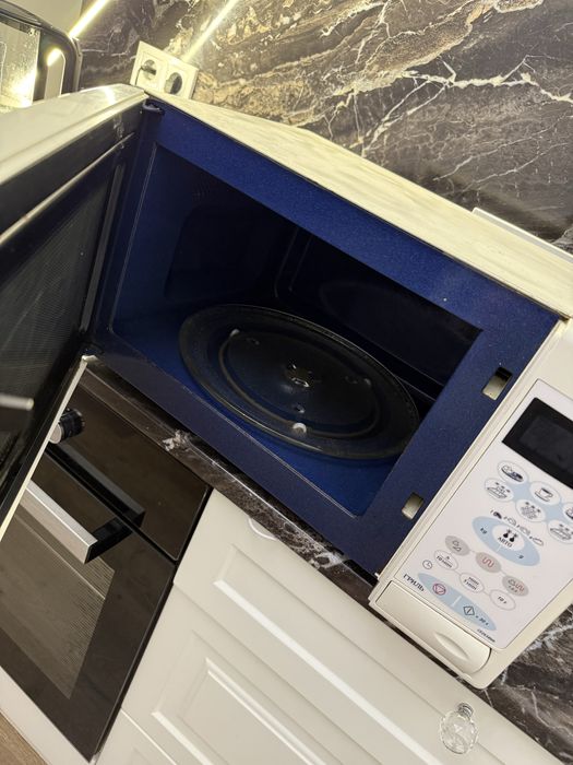 Мікрохвильова піч / мікроволновка Samsung