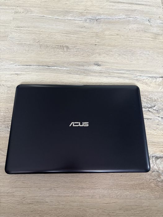 Laptop Asus E502N