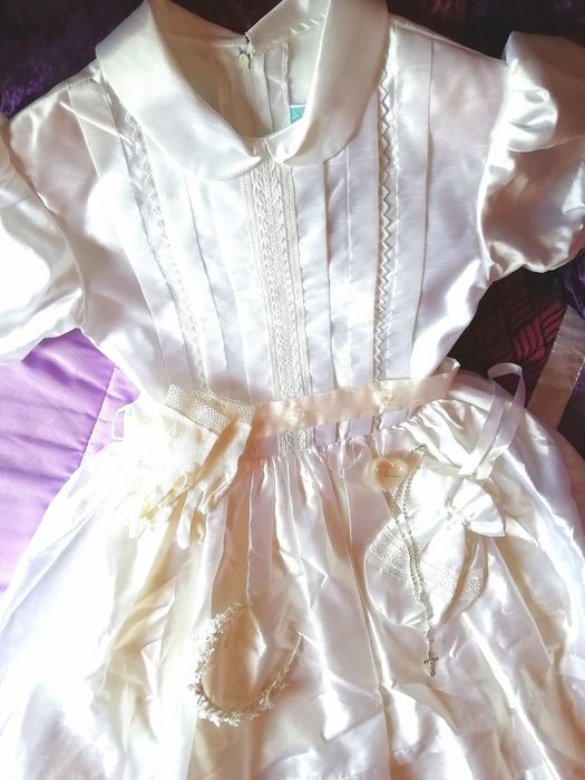 Vestido de Primeira Comunhão ou Profissão de Fé c/Luvas Coroa Terço