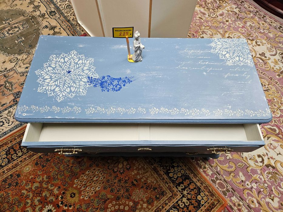 Cómoda antiga totalmente restaurada de forma pers