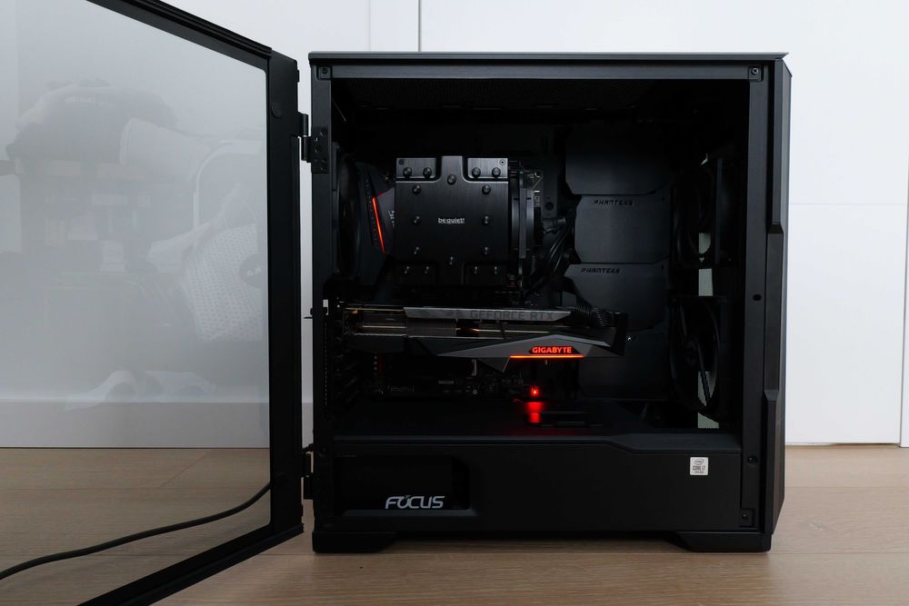 PC: RTX 3080, i7 10700K, 32GB RAM 3733MHz DDR4 - stan igła