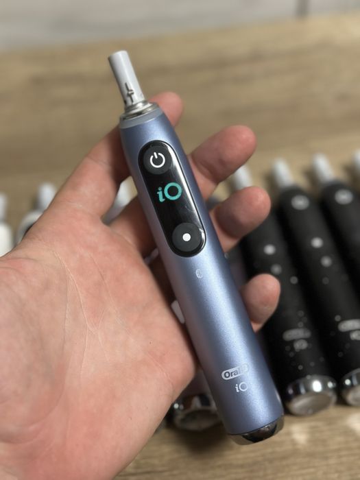Електрична зубна щітка Oral-B 9/10 iO
