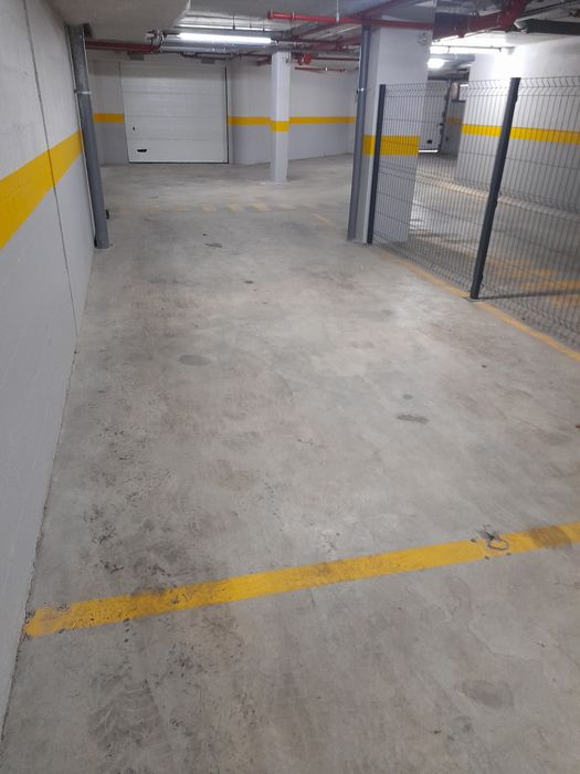 Arrendo parqueamento para viatura.