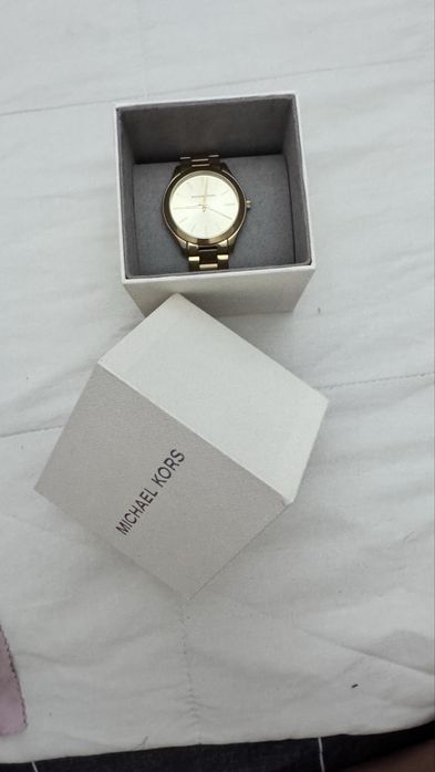 Relogio Mikael Kors gold