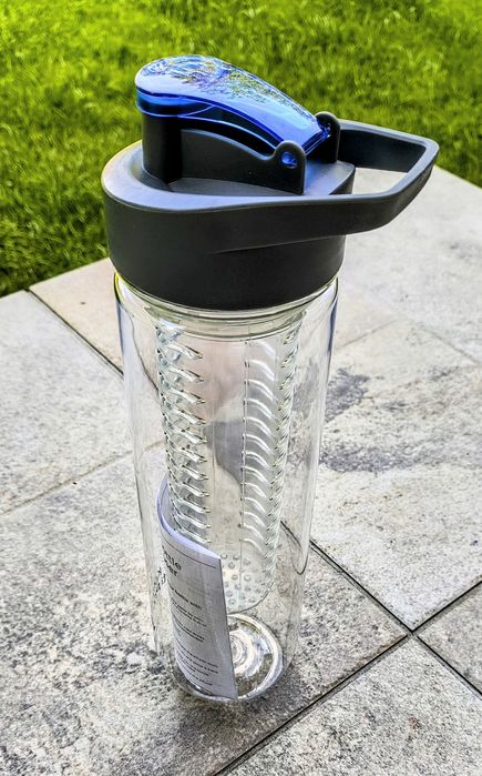 Bidon z infuzerem na owoce – nowy, nieużywany | flip-top