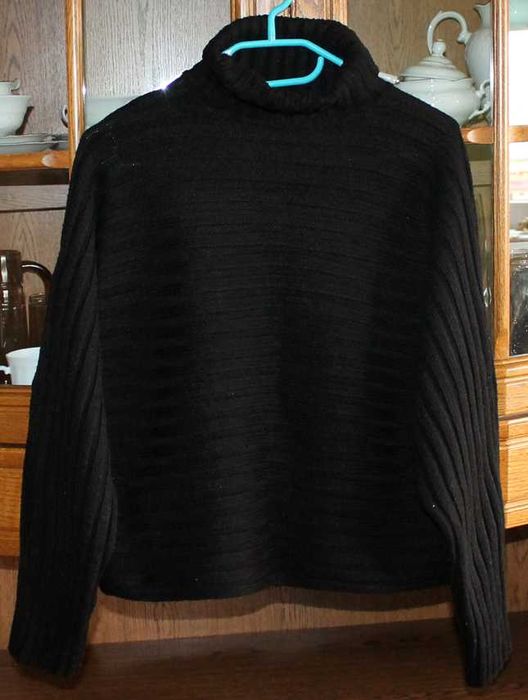 Czarny sweterkowy  golf  na 164 cm