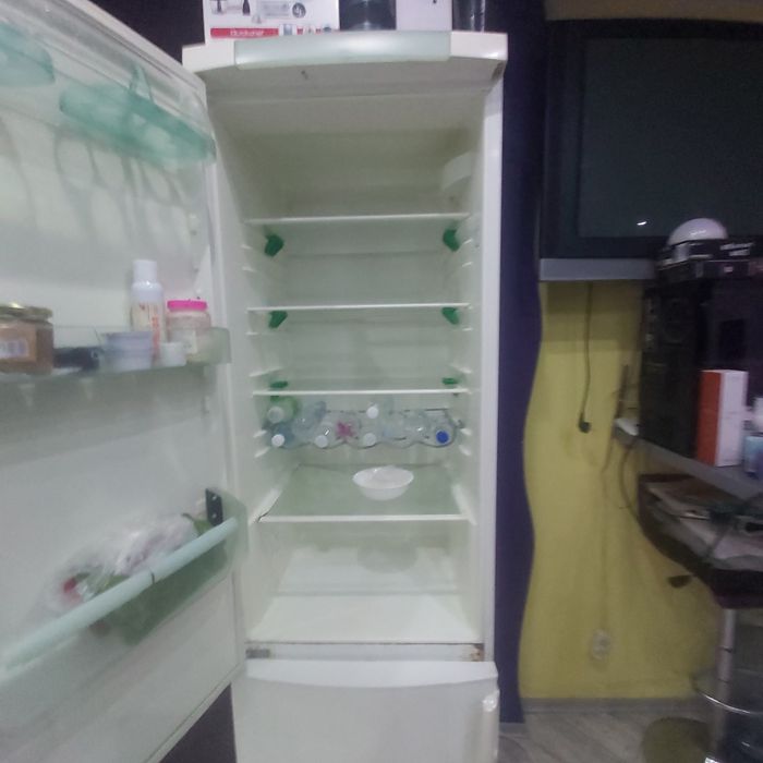 Продам НЕДОРОГО работающий  2-х камерный холодильник