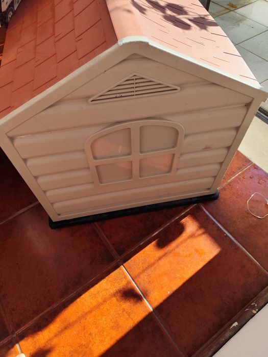 Casa de  gatos e cachorros – USADA, EM BOM ESTADO