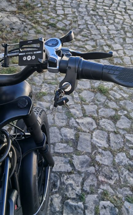 Bicicleta elétrica 1000W 48V 60 KM/H ridstar em muito bom estado com carregador, porta telemóvel e cadeado
FAÇO ENTREGA