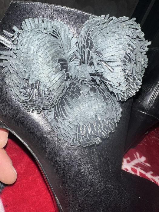 Продам новые фирменные ботинки