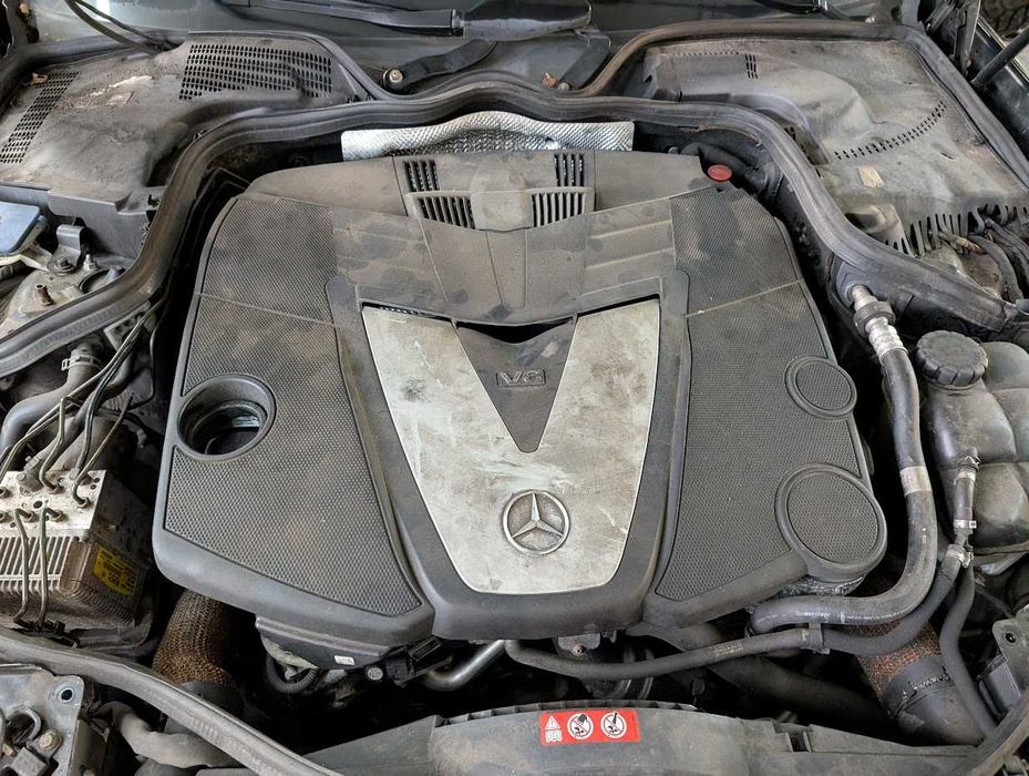 Części Mercedes W 211 pokrywa silnika 3.0V6