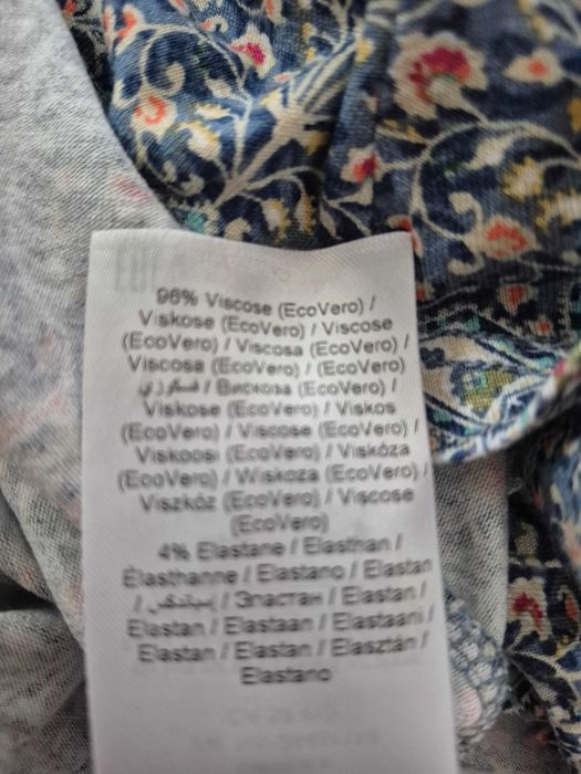 Sukienka. Cream piekny wzór