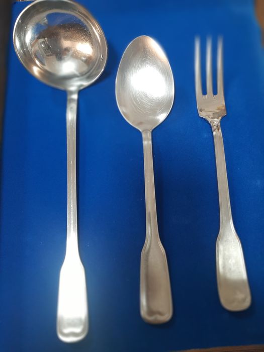 Faqueiro marca Miguel Guimarães, em aço inox 18-10, com 170 peças