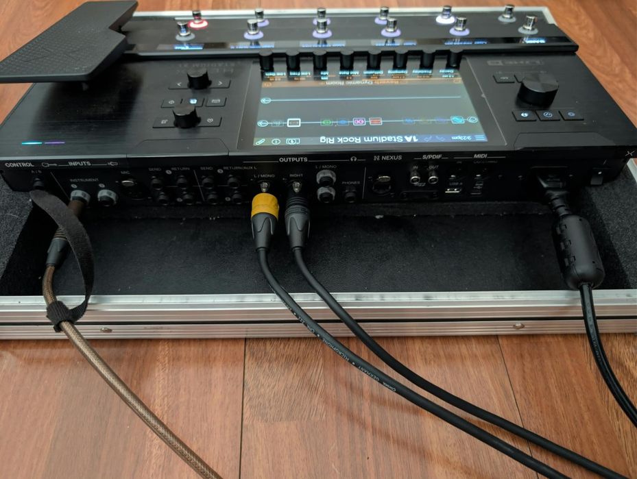 Line 6 Helix Stadium XL + Case Thomann