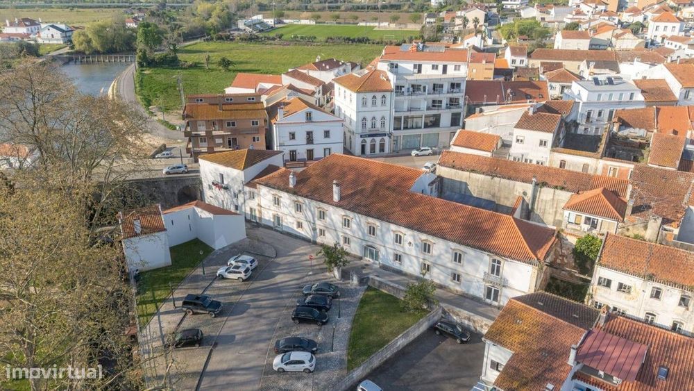 Edifício Remodelado Com Alvará – Investimento De Excelência Em Soure