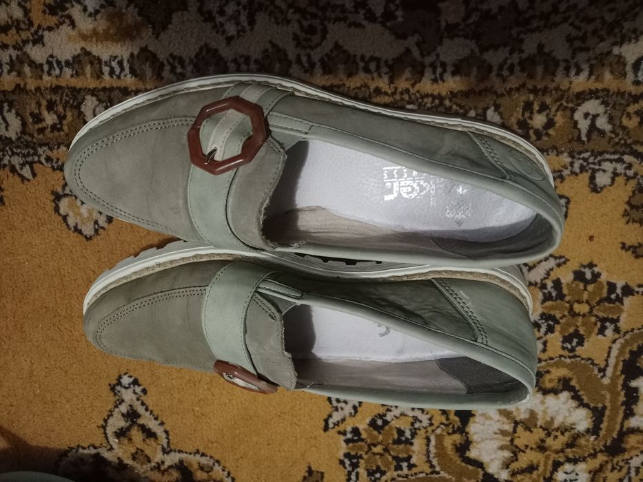 Кросівки і жіночі 41 розміру