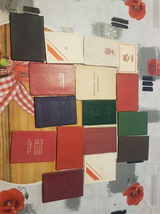 Dokumenty PRL i odznaki