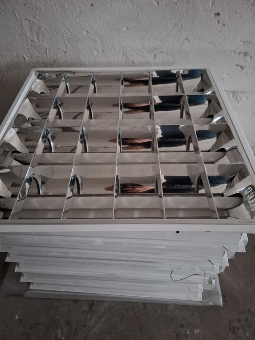 Lampy podwieszane rastrowe 60x60 sufit podwieszany
