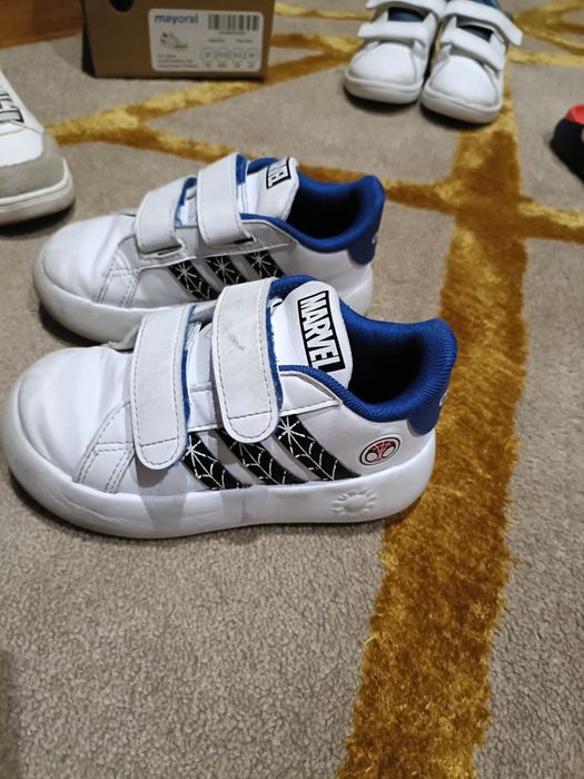 Sapatilha Adidas tamanho 26