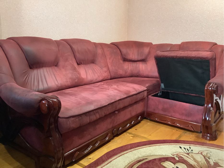 Диван кутовий, у хорошому стан. Зручний та комфортний. 2,6м х 1,8м.