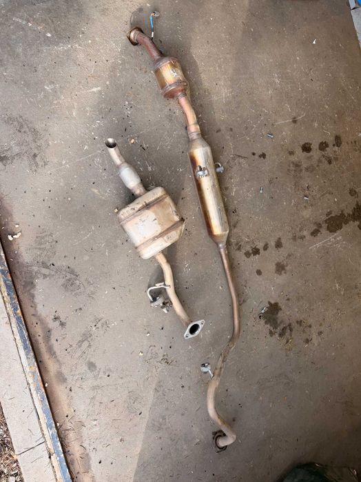 Wydech tłumik katalizator Yaris Cross