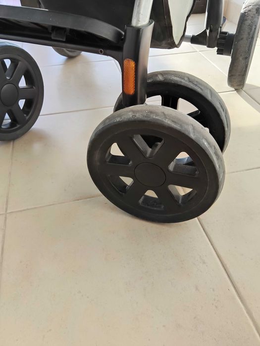 Carrinho e alcofa para bébé e criança