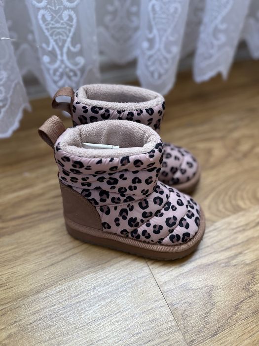 Уггі для дівчинки