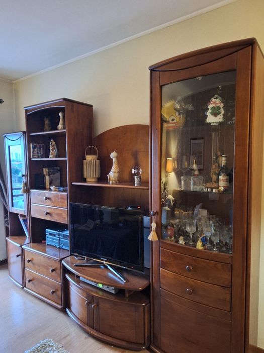 Mobília sala com aparador e mesa com cadeiras