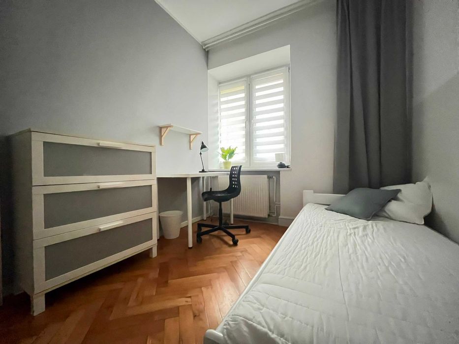 Pokój centrum od 01.10 Aleja 29 listopada 47B, przestronny