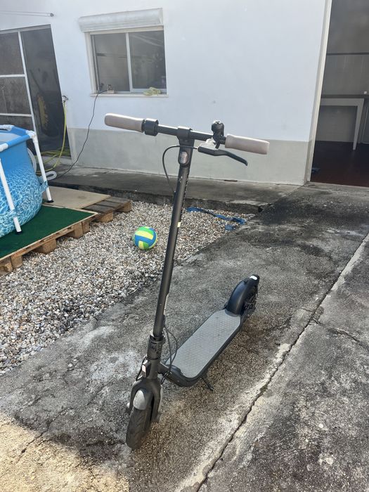 Trotinete Elétrica Ninebot KickScooter (Powered by Segway) – em bom estado  / Na Caixa