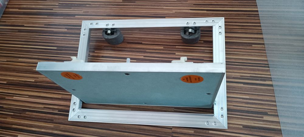 Okienko inspekcyjne podtynkowe 200x300