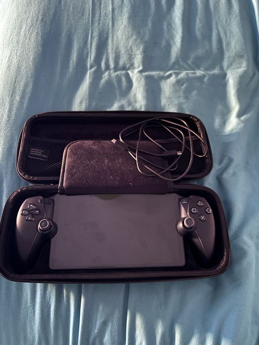 Vendo PlayStation Portatil com caixa