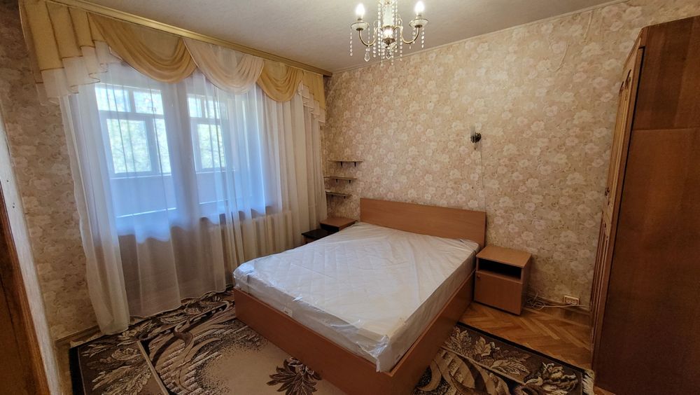 Продається трикімнатна квартира Бровари Чорних Запорожців 60б