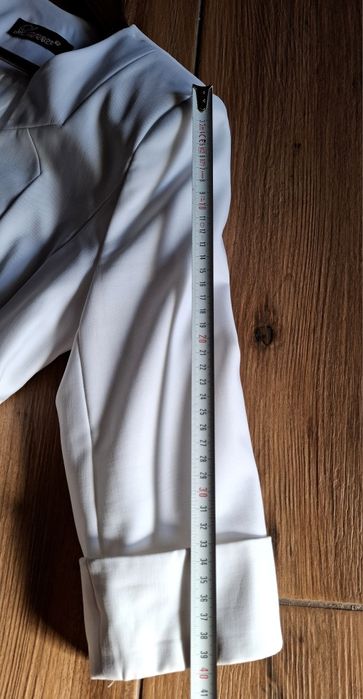 Жіночий білий піджак, розмір M